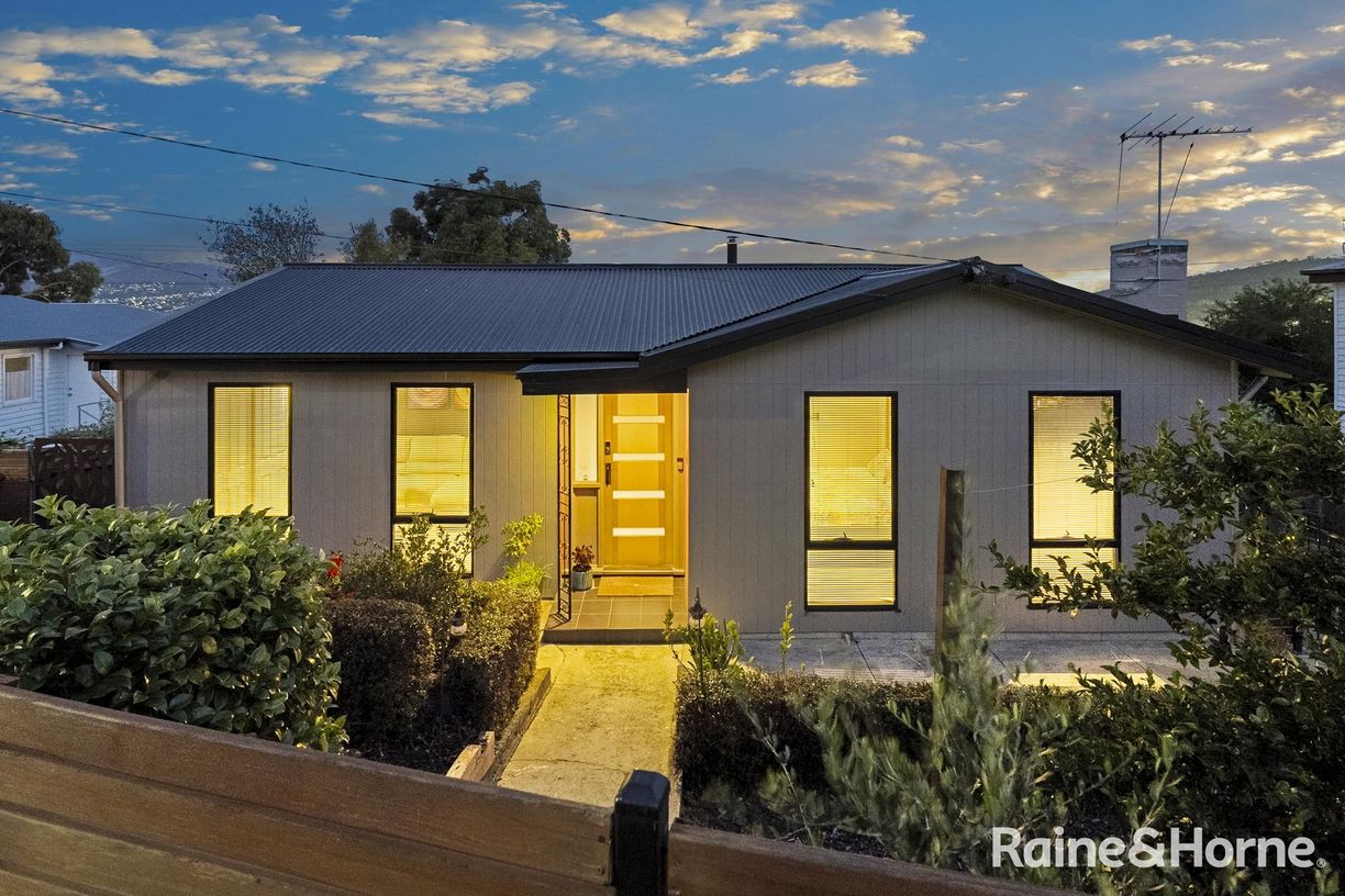 39 Ashbolt Crescent — photo from Raine & Horne Hobart