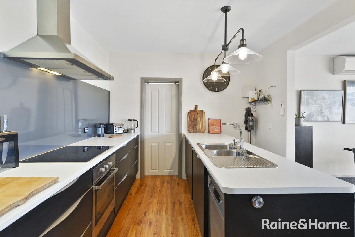 39 Ashbolt Crescent — photo 7 of 30