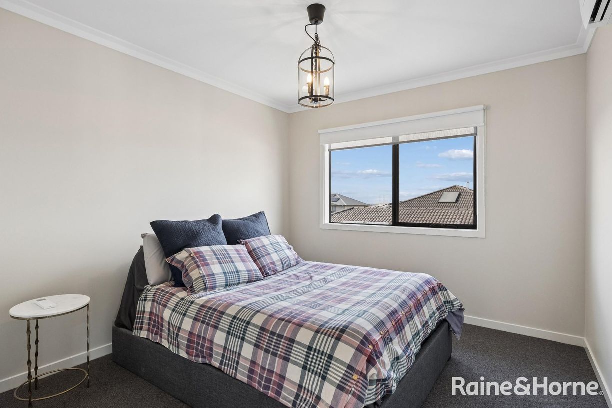 18 Pyrenees Street — photo 9 of 23