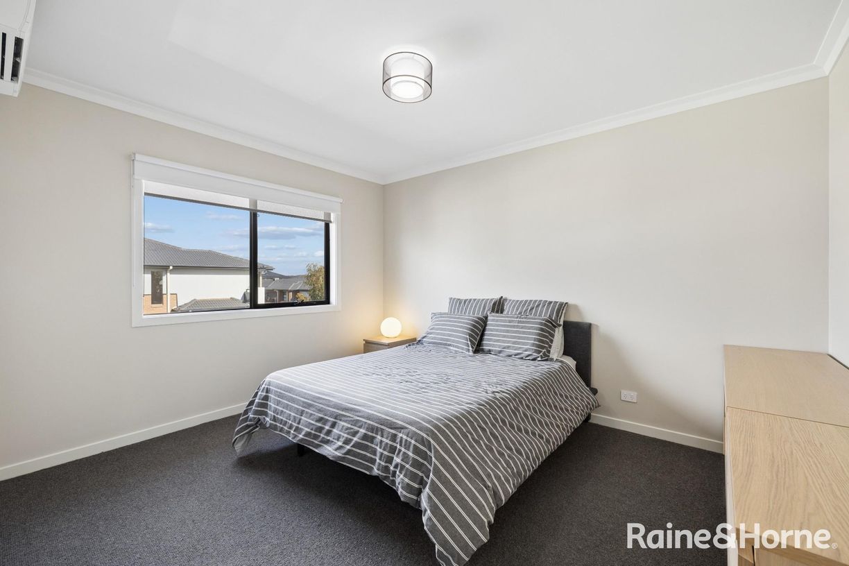 18 Pyrenees Street — photo 10 of 23