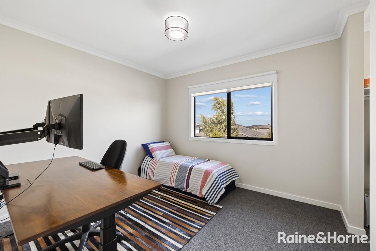 18 Pyrenees Street — photo 13 of 23