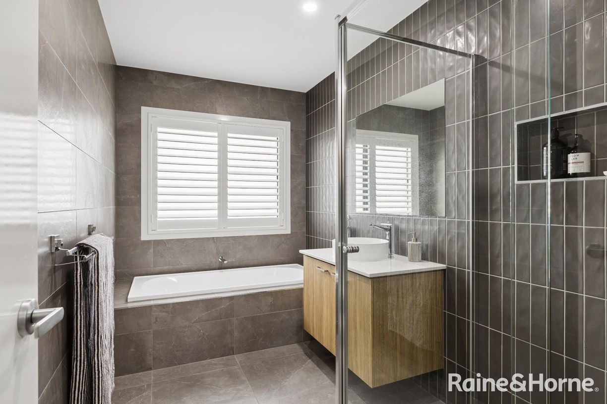 18 Pyrenees Street — photo 15 of 23