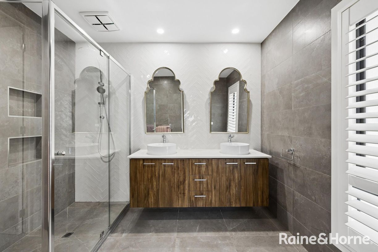 18 Pyrenees Street — photo 16 of 23