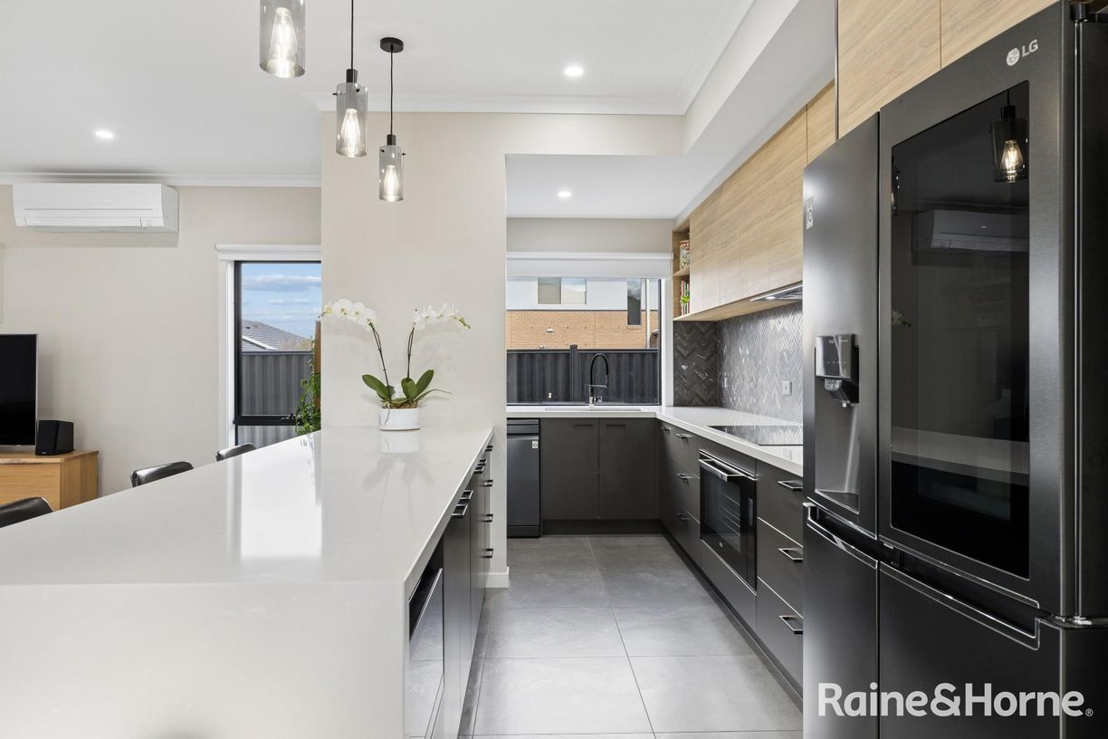 18 Pyrenees Street — photo 6 of 23