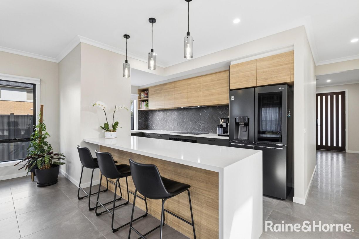18 Pyrenees Street — photo 5 of 23
