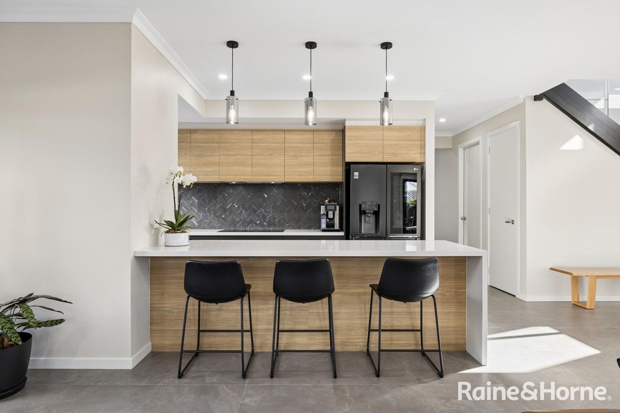 18 Pyrenees Street — photo 4 of 23