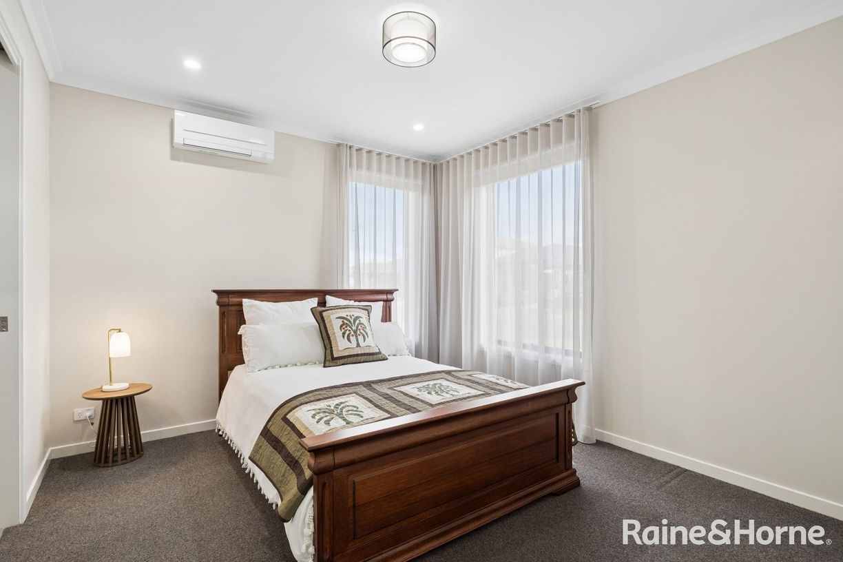 18 Pyrenees Street — photo 12 of 23