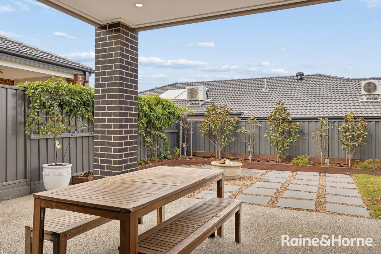 18 Pyrenees Street — photo 18 of 23