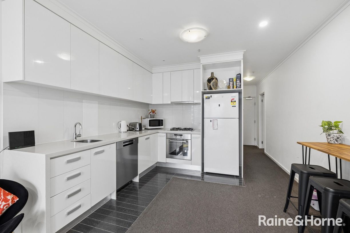 1907/63 Whiteman Street — photo 4 of 14