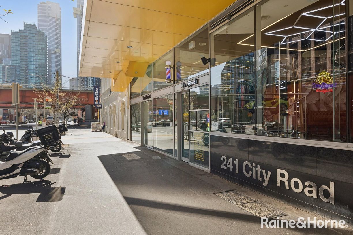 2500/241 City Road — photo 15 of 17