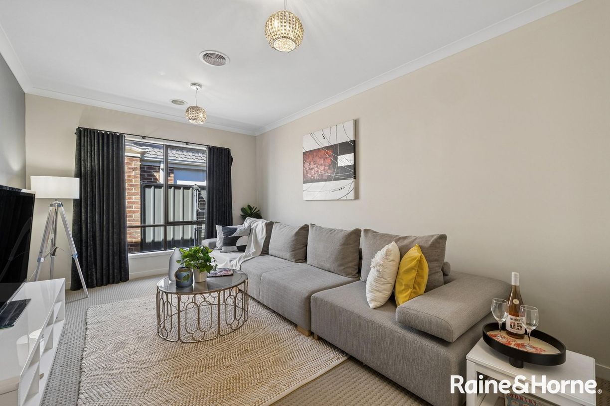 27 Bakewell Crescent — photo 9 of 19