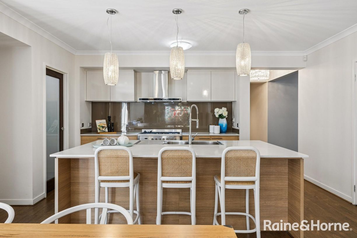 27 Bakewell Crescent — photo 6 of 19