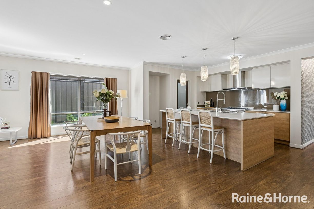 27 Bakewell Crescent — photo 5 of 19