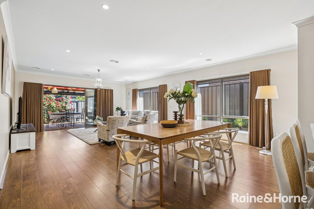 27 Bakewell Crescent — photo 7 of 19