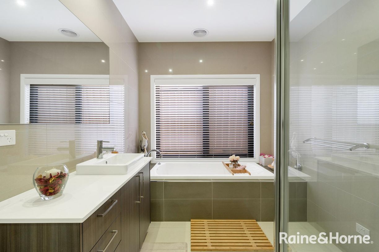 28 Towerbridge Rise — photo 15 of 28