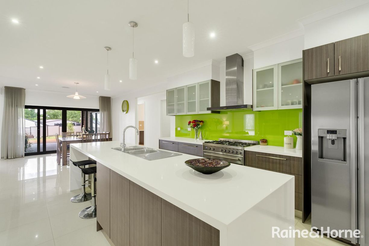 28 Towerbridge Rise — photo 3 of 28