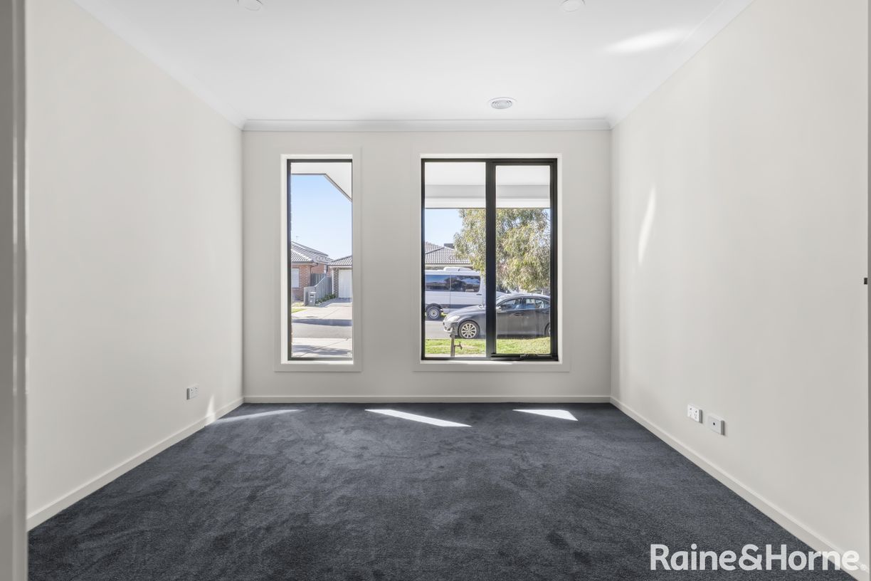 33 Golden Wattle Way — photo 7 of 13