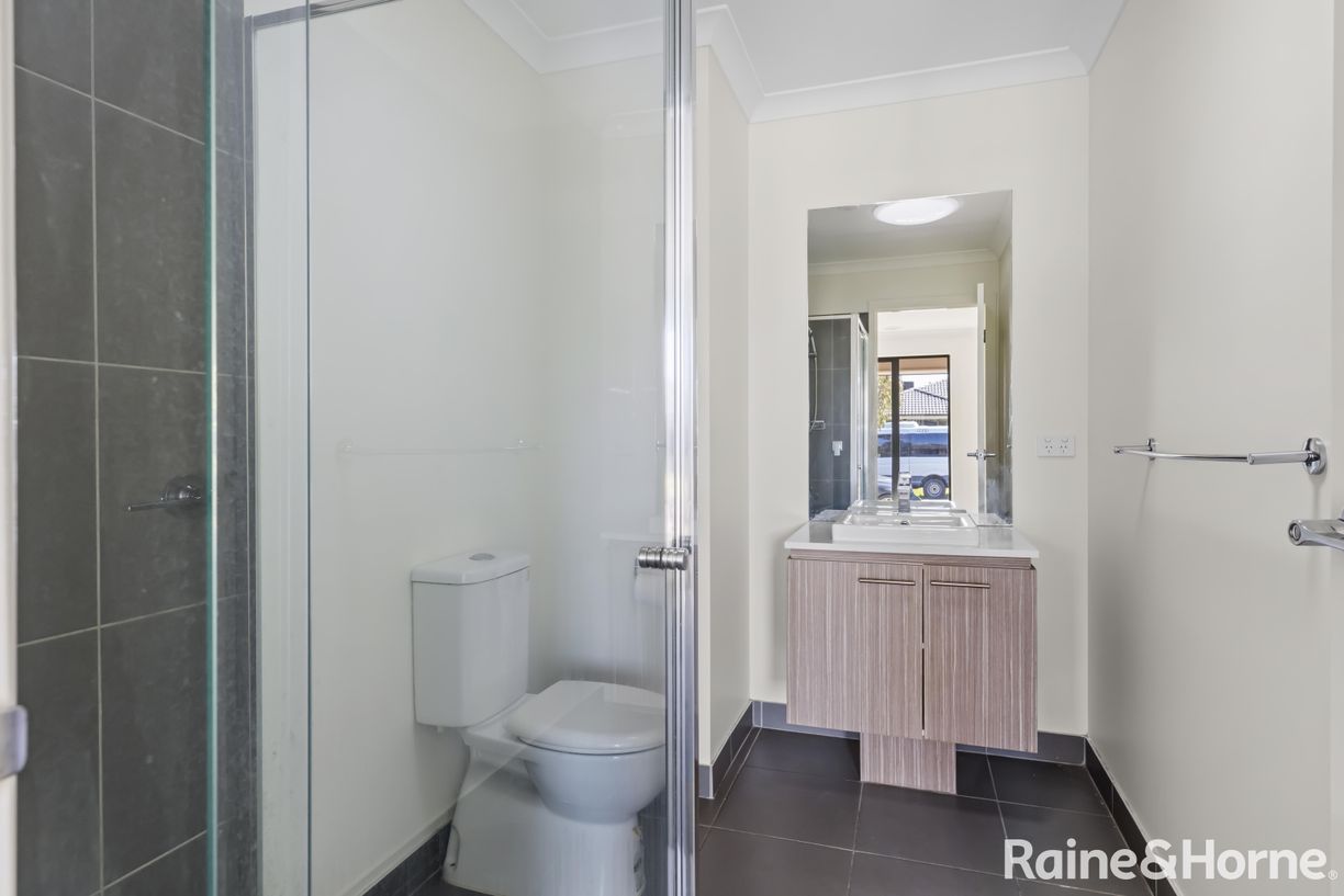 33 Golden Wattle Way — photo 9 of 13
