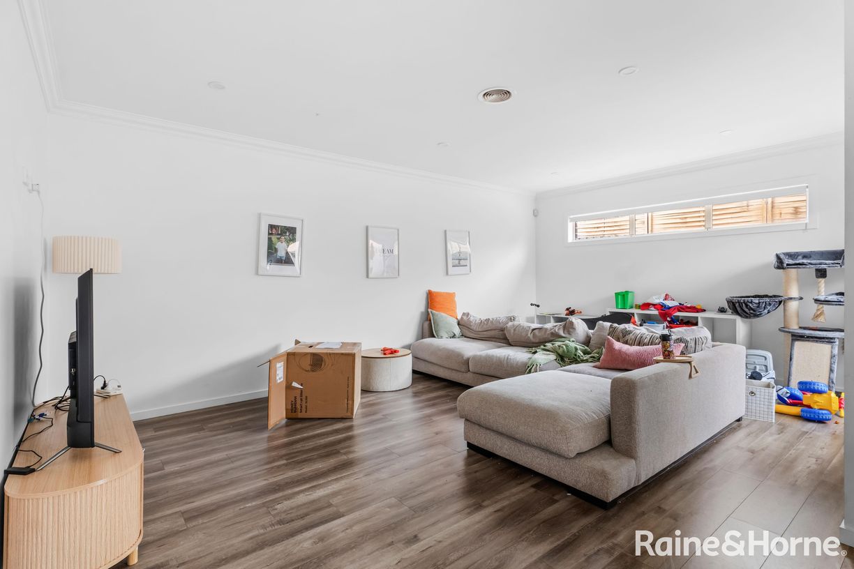 1A Leicester Crescent — photo 4 of 11