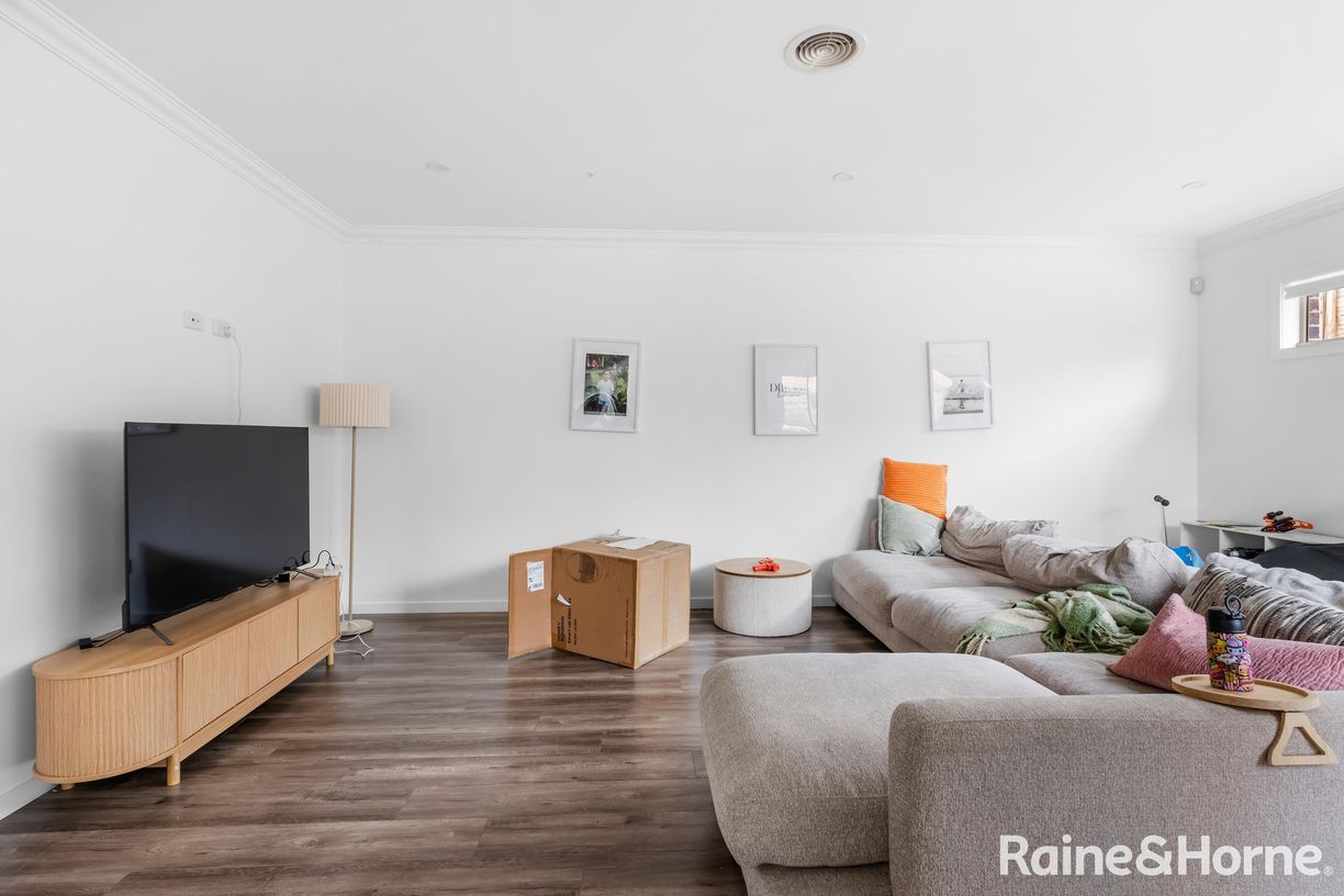 1A Leicester Crescent — photo 5 of 11