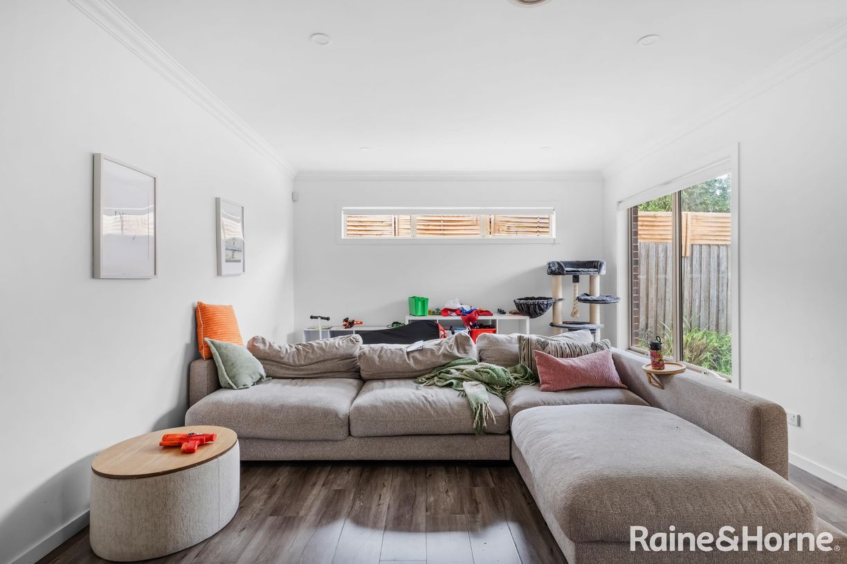 1A Leicester Crescent — photo 8 of 11