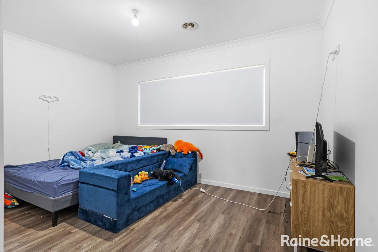 1A Leicester Crescent — photo 7 of 11