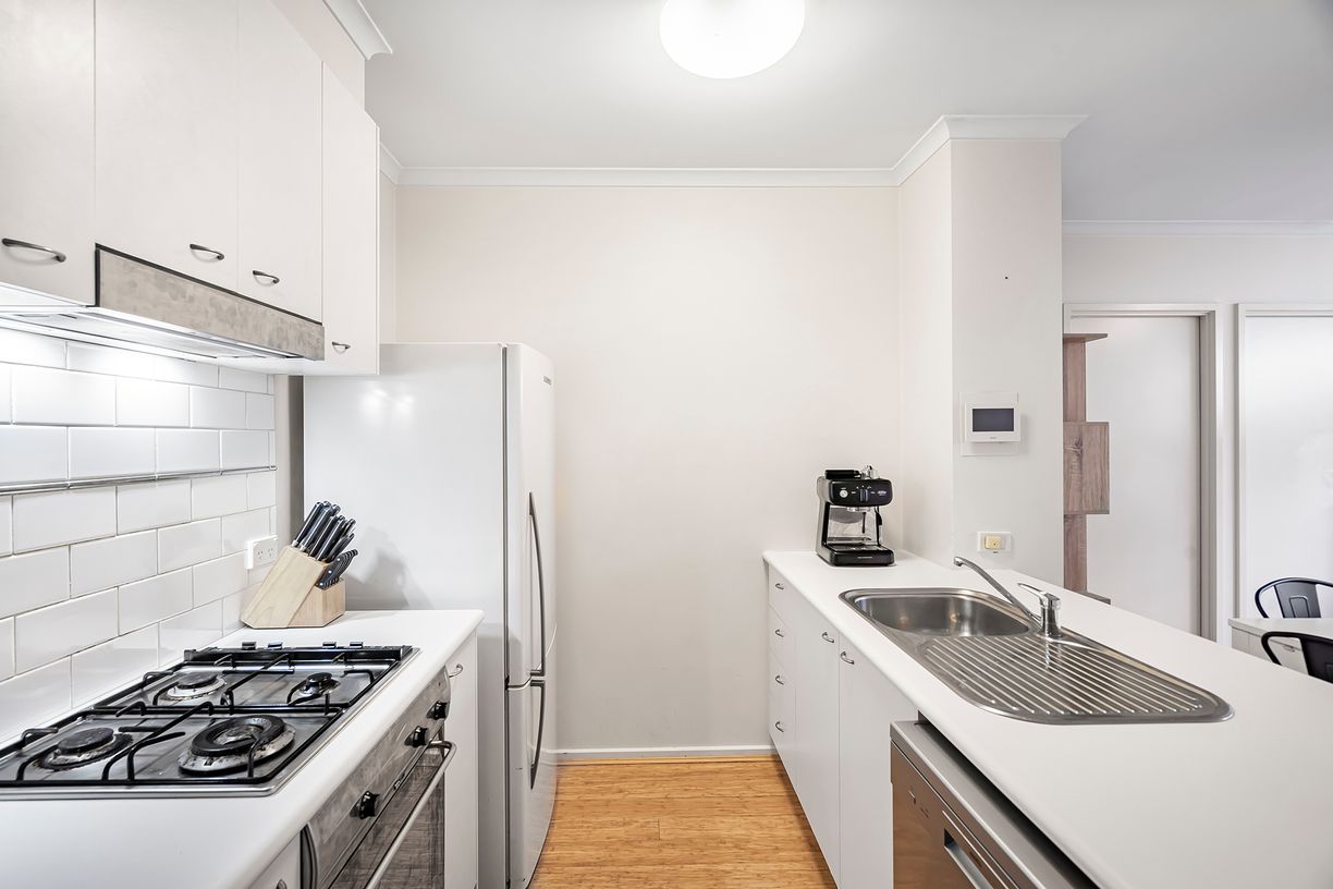 32/79 Whiteman Street — photo 8 of 15