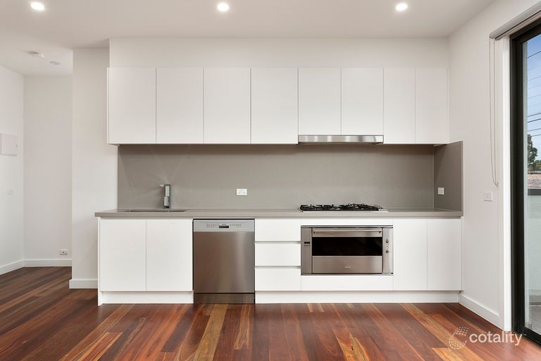 1/563 Albion Street — photo 3 of 12