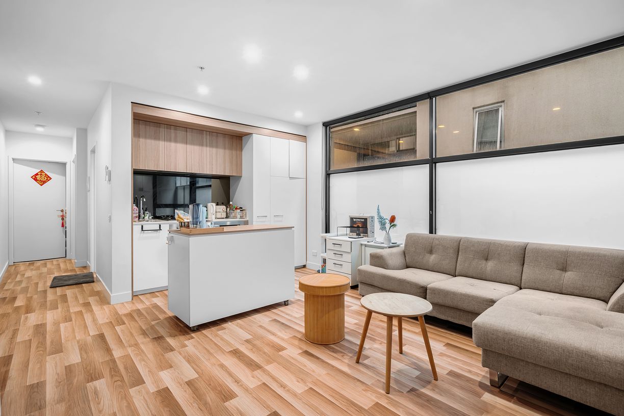 110/108 Queensberry Street — photo 5 of 11