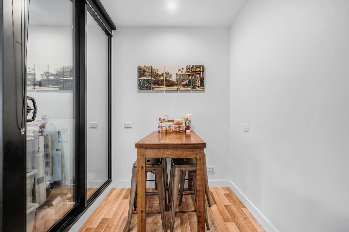 110/108 Queensberry Street — photo 8 of 11