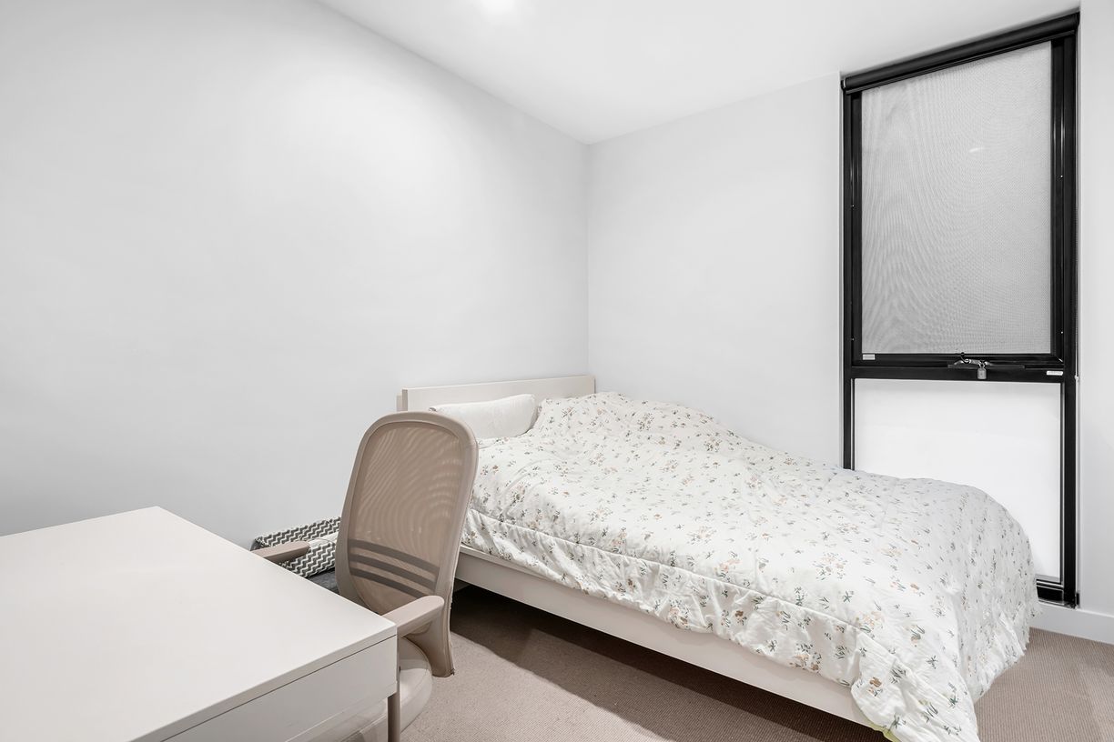 110/108 Queensberry Street — photo 9 of 11