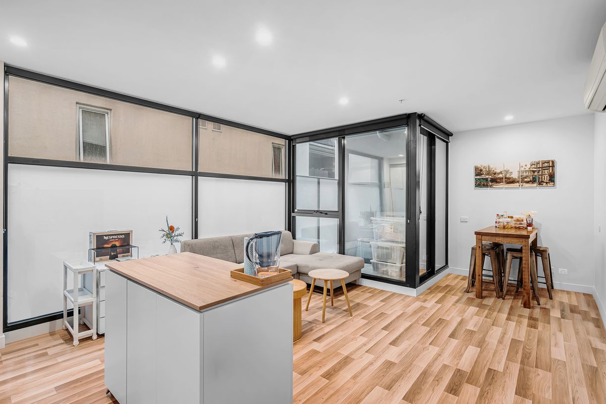 110/108 Queensberry Street — photo 6 of 11
