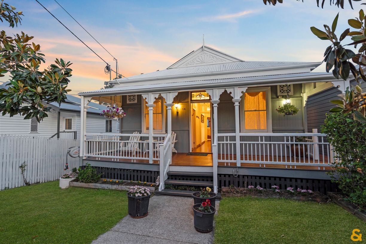 18 Manly Road — photo 3 of 29
