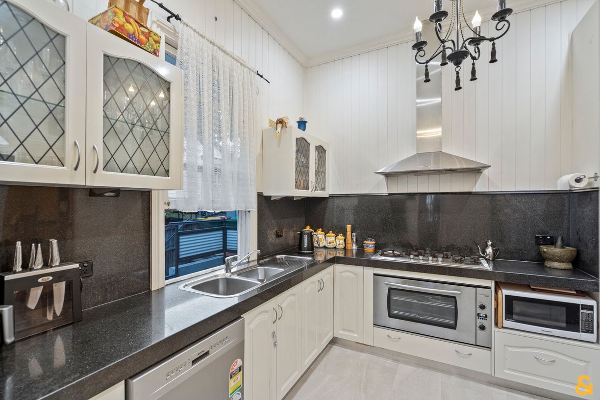 18 Manly Road — photo 8 of 29