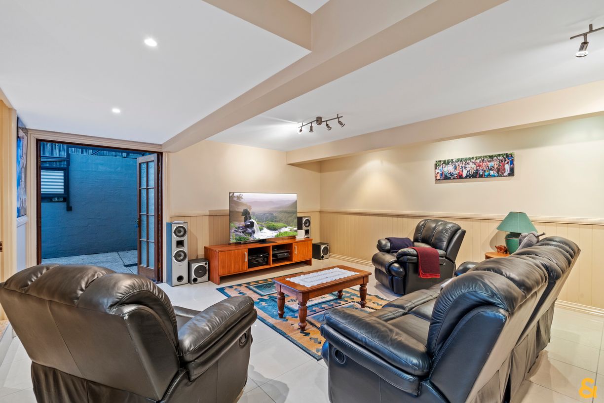 18 Manly Road — photo 11 of 29