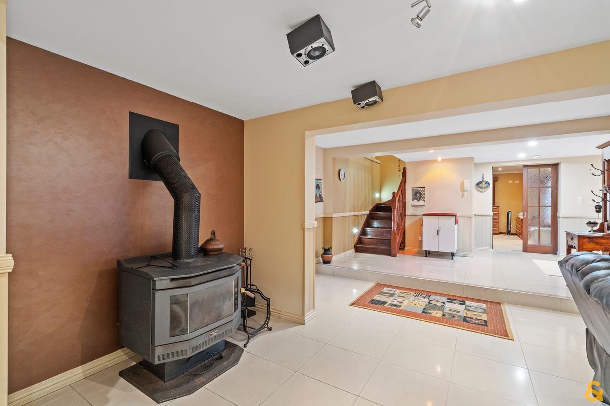 18 Manly Road — photo 12 of 29