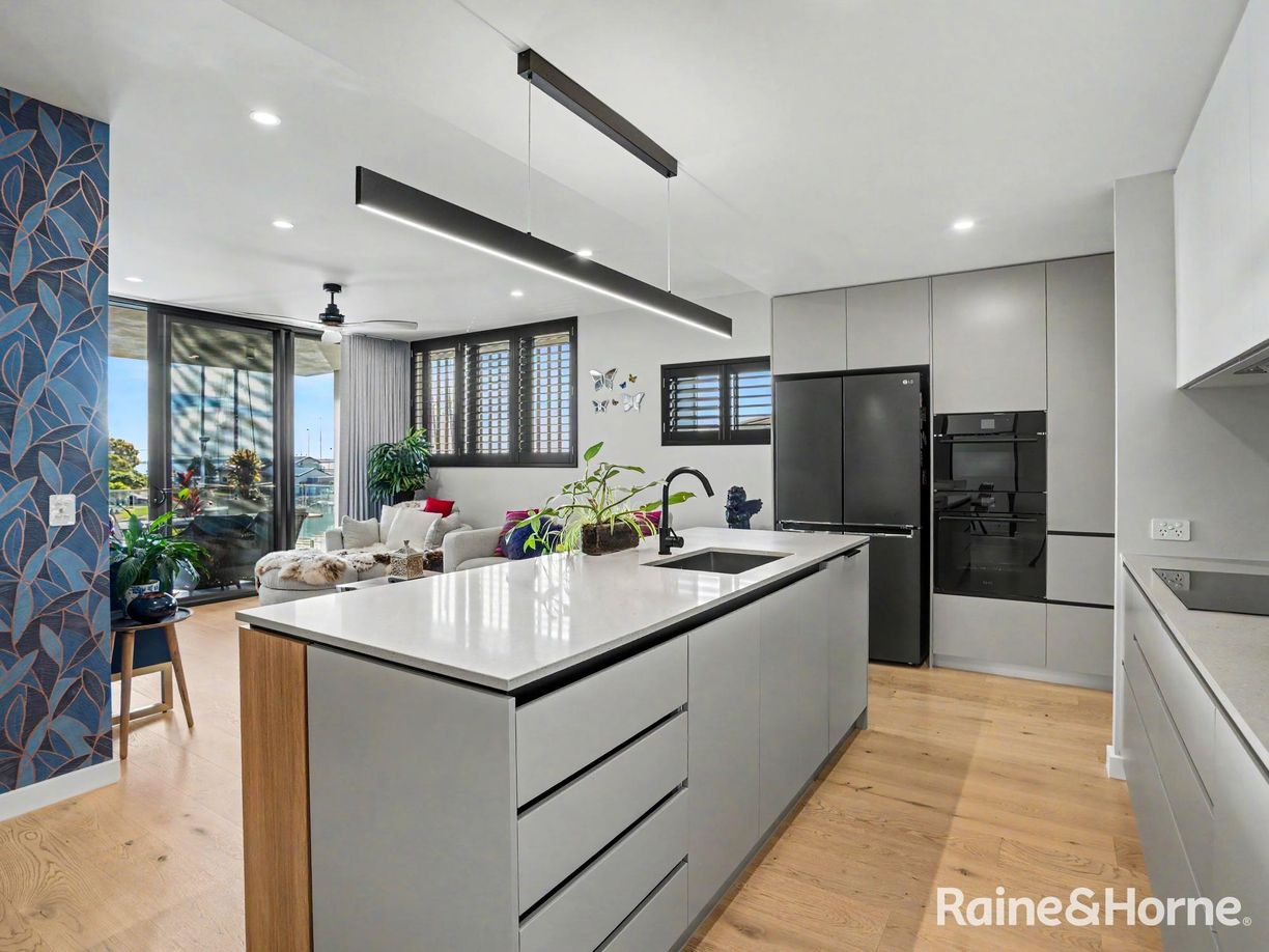 17/6-12 Auster Street — photo 3 of 27