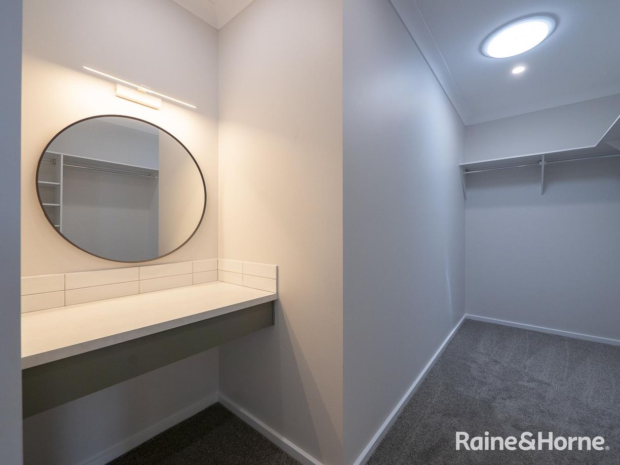 22 Livistona Street — photo 6 of 22