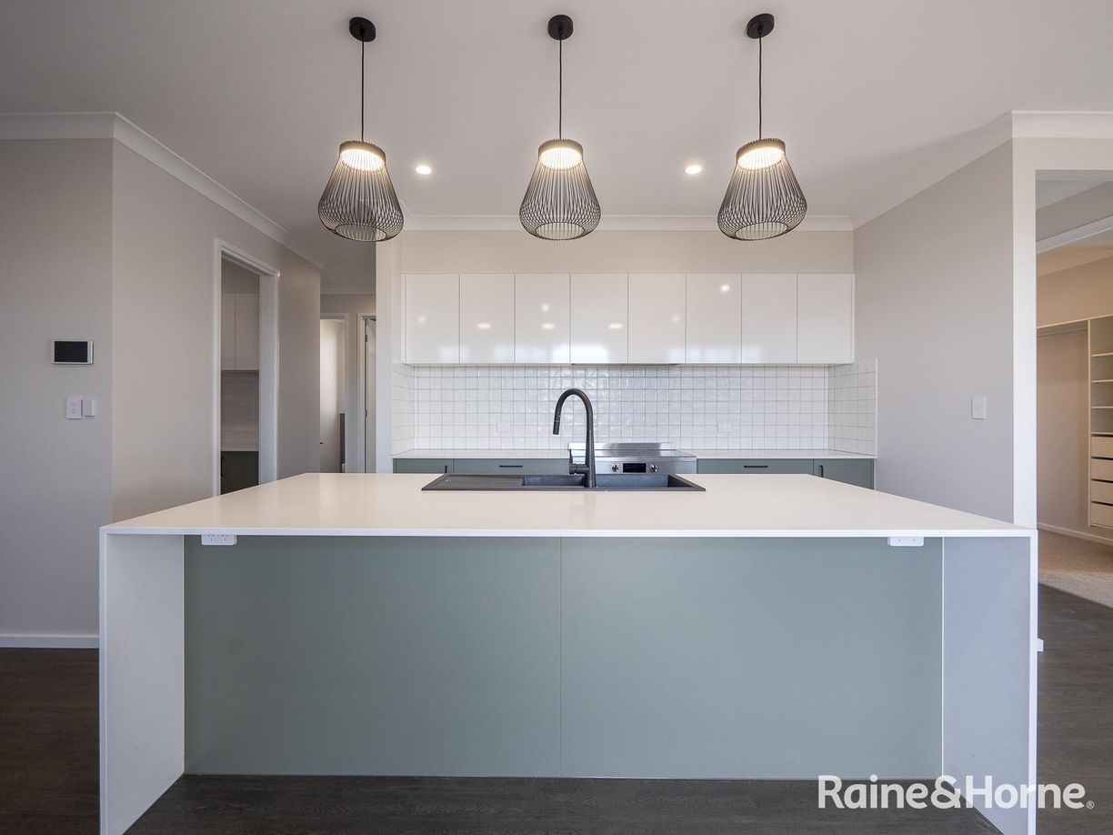 22 Livistona Street — photo 7 of 22