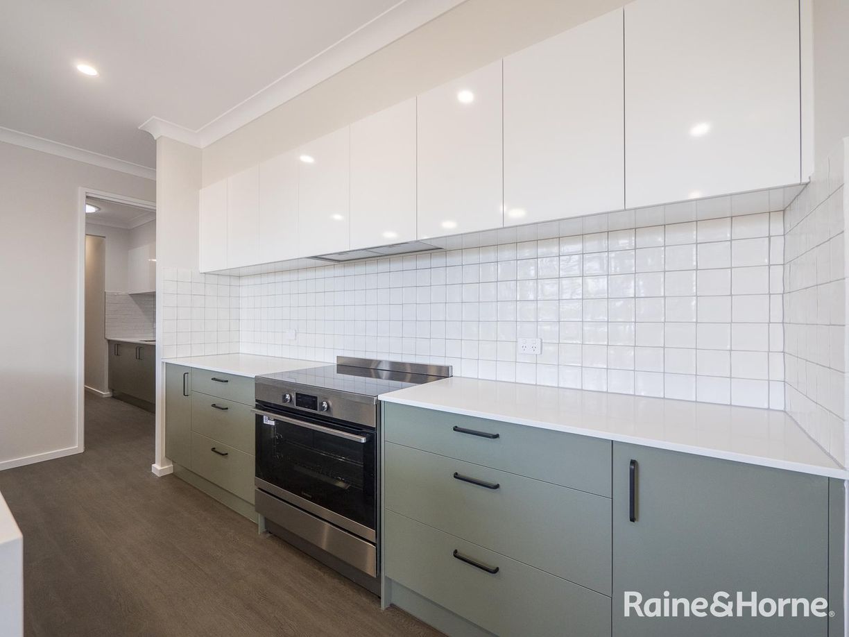 22 Livistona Street — photo 8 of 22