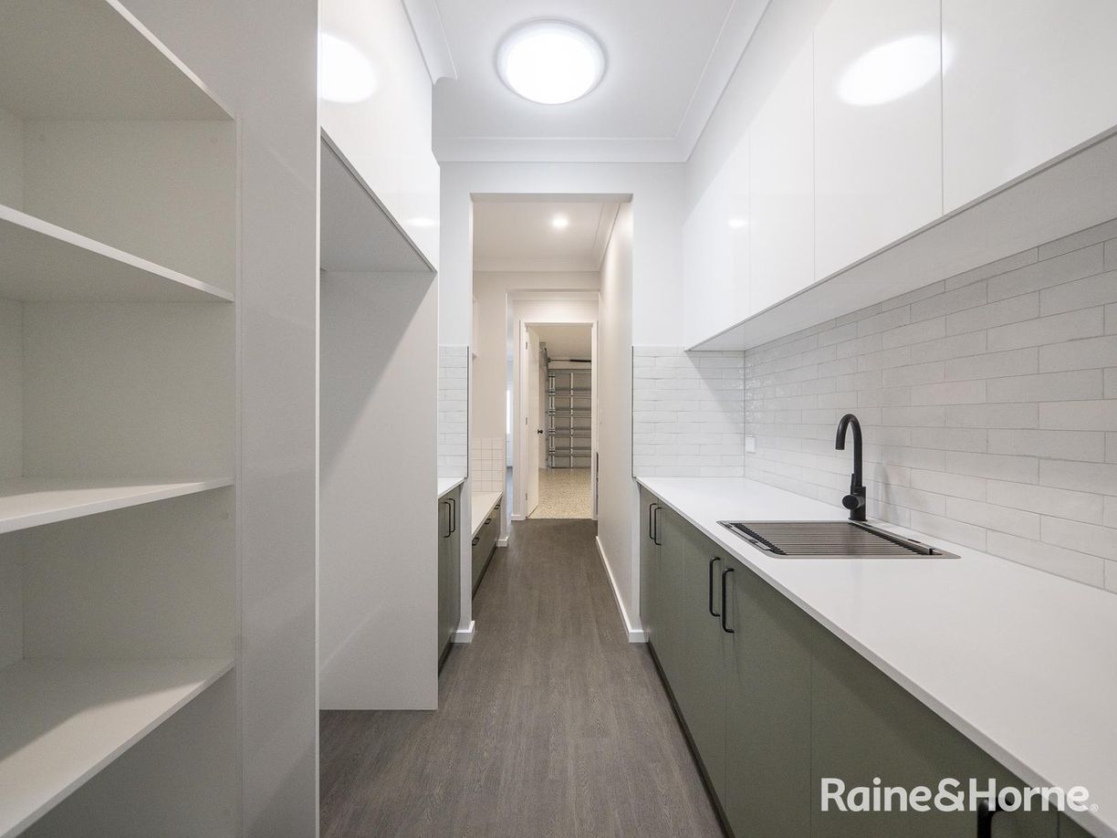 22 Livistona Street — photo 9 of 22