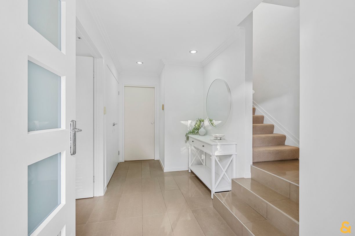 1/170 Kingsley Terrace — photo 5 of 29