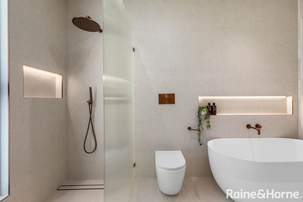 245 William Street — photo 16 of 23