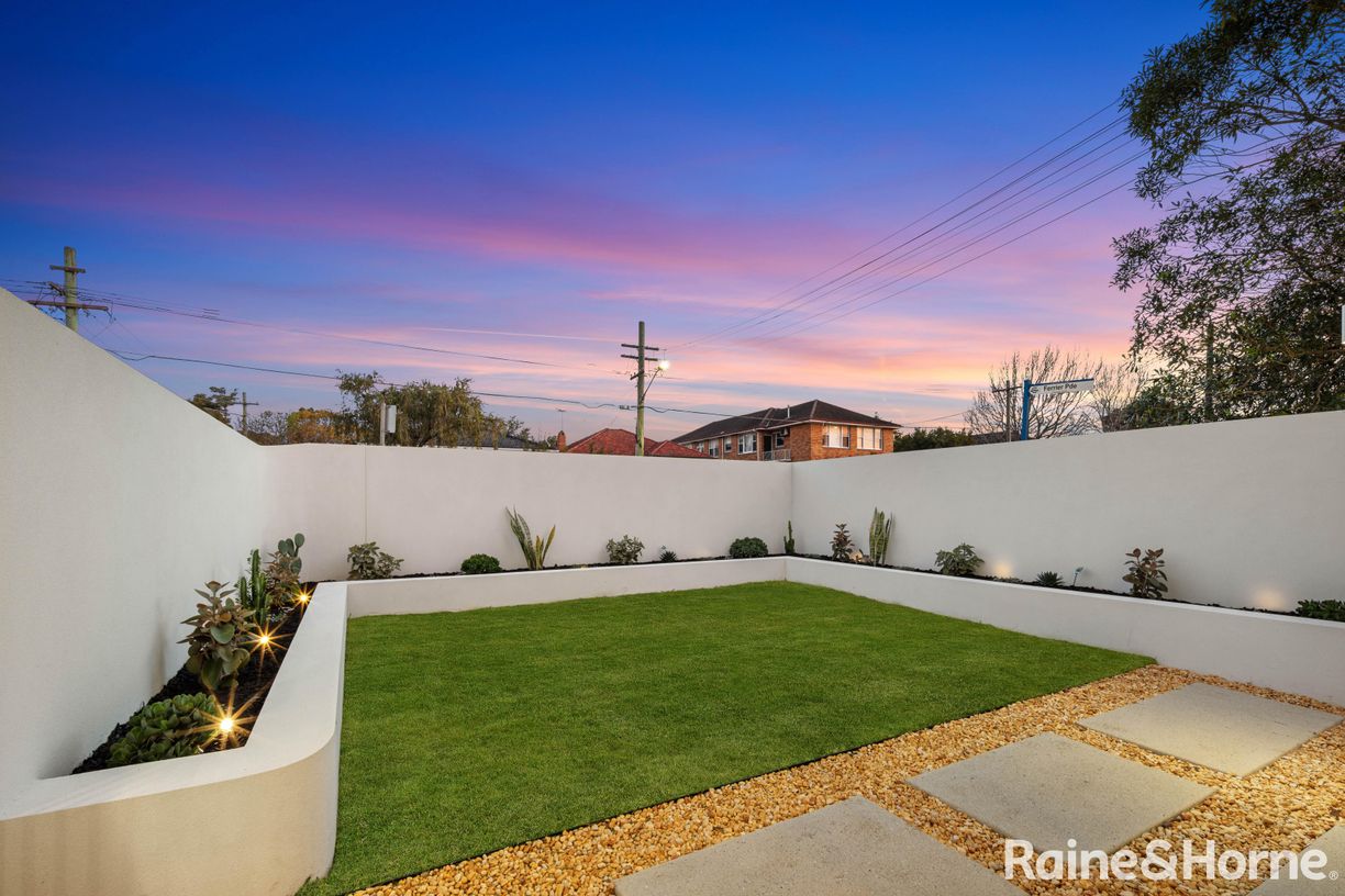 245 William Street — photo 18 of 23