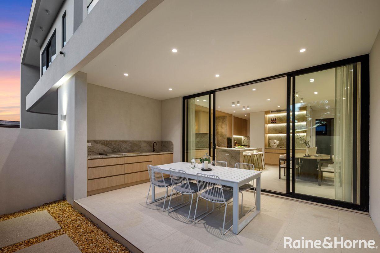245 William Street — photo 17 of 23