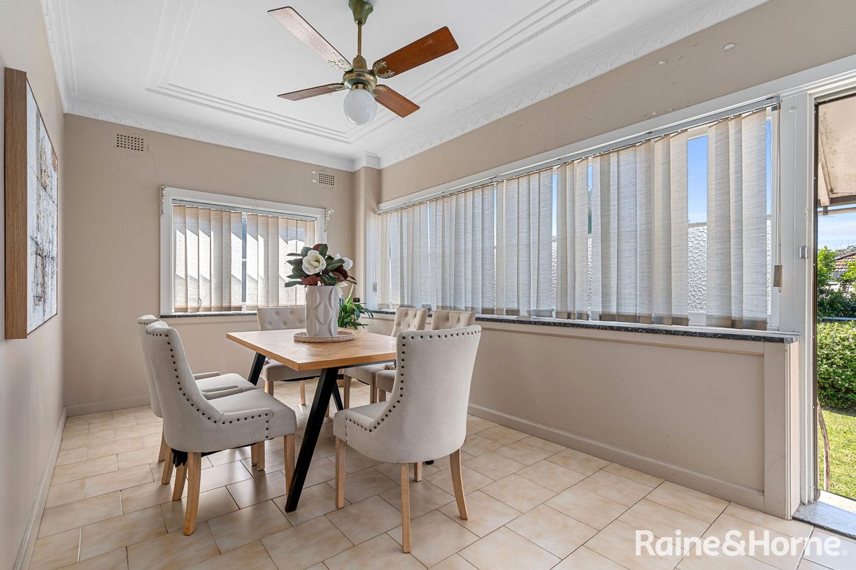 15 Bardwell Crescent — photo 7 of 11