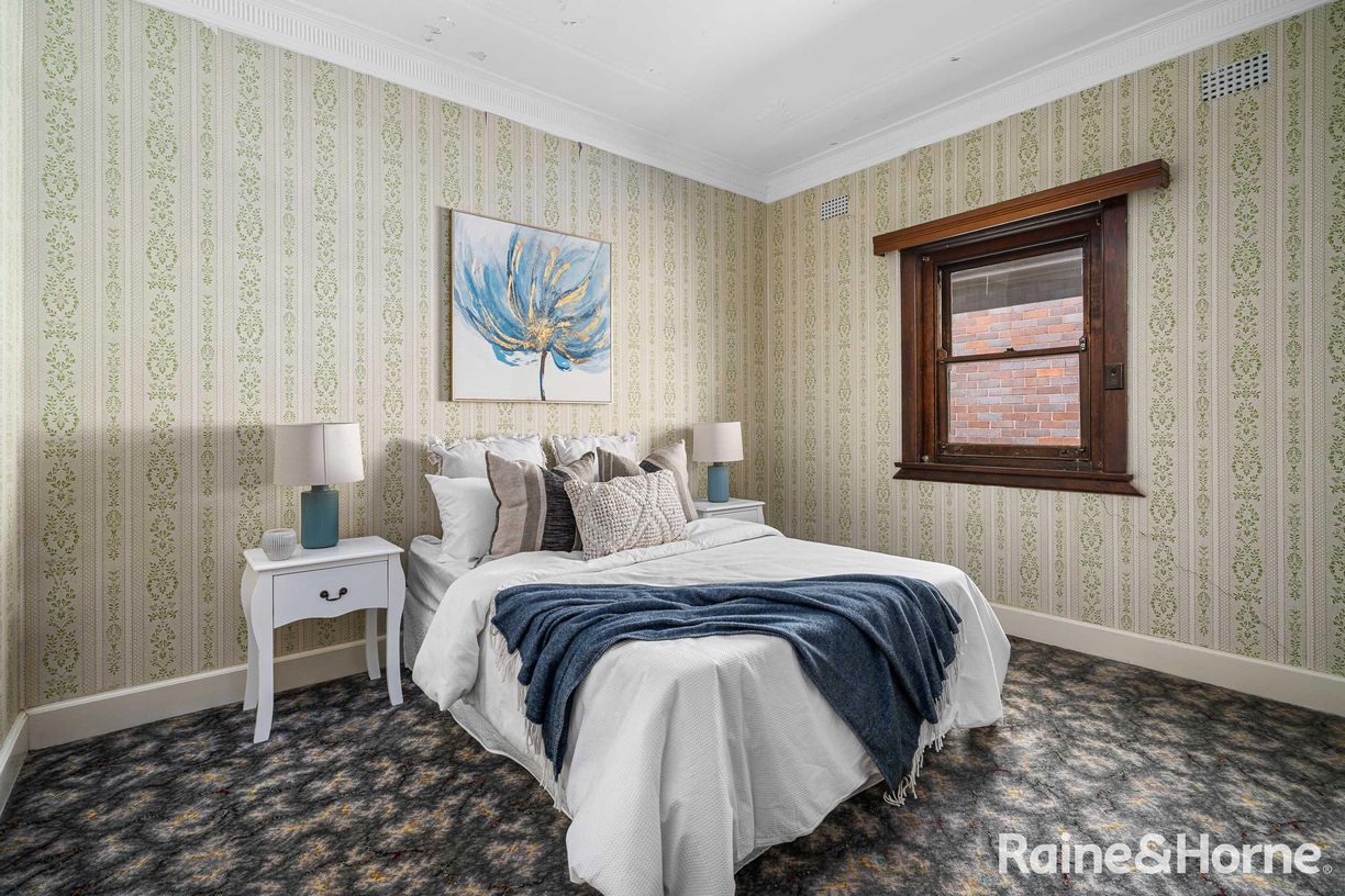 15 Bardwell Crescent — photo 4 of 11