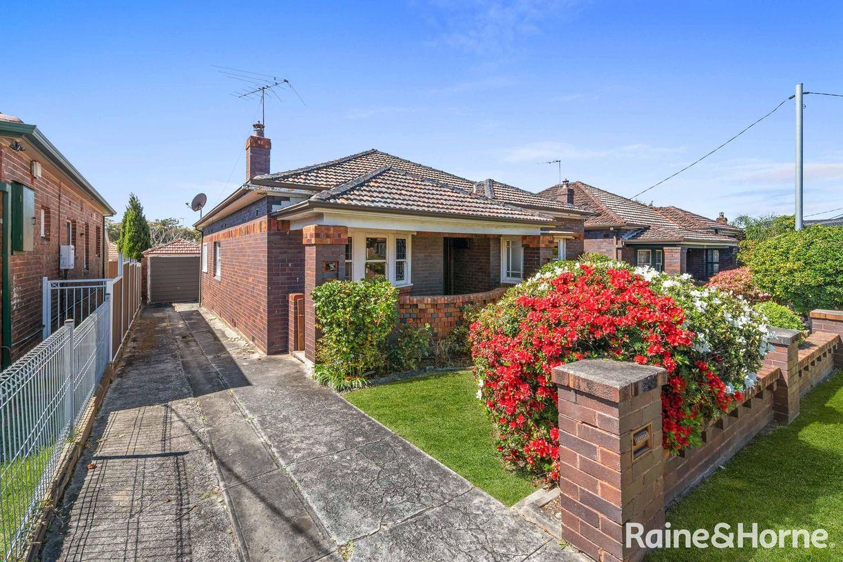 15 Bardwell Crescent — photo from Raine & Horne Bardwell Park/Kingsgrove/Earlwood