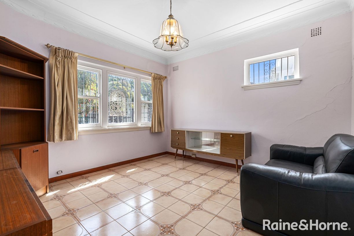 156 Kingsgrove Road — photo 4 of 11
