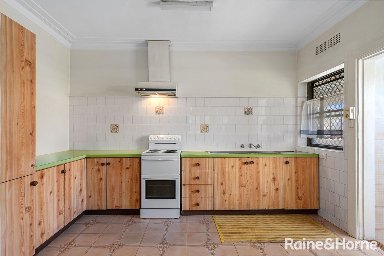 156 Kingsgrove Road — photo 7 of 11